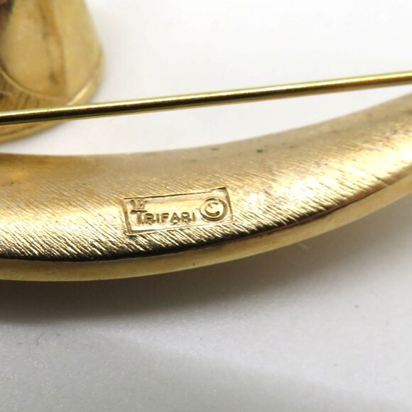 Vintage Crown Trifari Brooch Gold Tone Abstract Leaf Style 3" Pin - Picture 8 of 9